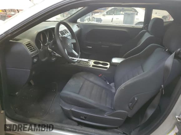 ✅ 2010 Dodge Challenger SE • VIN: 2B3CJ4DV2AH163478 • Lot: 38057634. Wystawiony na Copart z przebiegiem 235 889 mil. Bezpłatny archiwum sprzedaży aukcyjnych z USA i szczegółowy raport historii pojazdu na DreamBid. Zdjęcie 7.