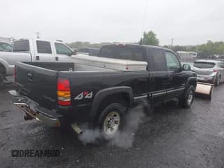 ✅ 2000 Chevrolet Silverado 2500 LS • VIN: 1GCGK29UXYE135561 • Lot: 42318334. Wystawiony na IAAI z przebiegiem 286 967 mil. Bezpłatny archiwum sprzedaży aukcyjnych z USA i szczegółowy raport historii pojazdu na DreamBid. Zdjęcie 4.