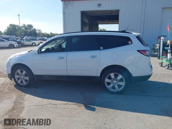 ✅ 2017 Chevrolet Traverse LT • VIN: 1GNKRGKD0HJ235034 • Lot: 43227154. Wystawiony na IAAI z przebiegiem Nie podano. Bezpłatny archiwum sprzedaży aukcyjnych z USA i szczegółowy raport historii pojazdu na DreamBid. Zdjęcie 14.