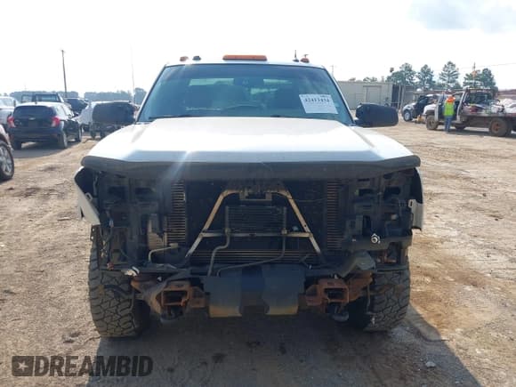✅ 2005 Chevrolet Silverado 2500HD LT • VIN: 1GCHK23225F900392 • Lot: 42413434. Wystawiony na IAAI z przebiegiem 220 187 mil. Bezpłatny archiwum sprzedaży aukcyjnych z USA i szczegółowy raport historii pojazdu na DreamBid. Zdjęcie 13.