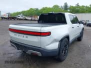 ✅ 2023 Rivian R1T Adventure • VIN: 7FCTGBAA2PN029809 • Lot: 42243082. Wystawiony na IAAI z przebiegiem 35 825 mil. Bezpłatny archiwum sprzedaży aukcyjnych z USA i szczegółowy raport historii pojazdu na DreamBid. Zdjęcie 4.