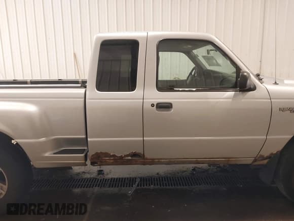 ✅ 2002 Ford Ranger XL Fleet • VIN: 1FTZR45E82PA03621 • Lot: 42834817. Wystawiony na IAAI z przebiegiem 189 963 mil. Bezpłatny archiwum sprzedaży aukcyjnych z USA i szczegółowy raport historii pojazdu na DreamBid. Zdjęcie 14.