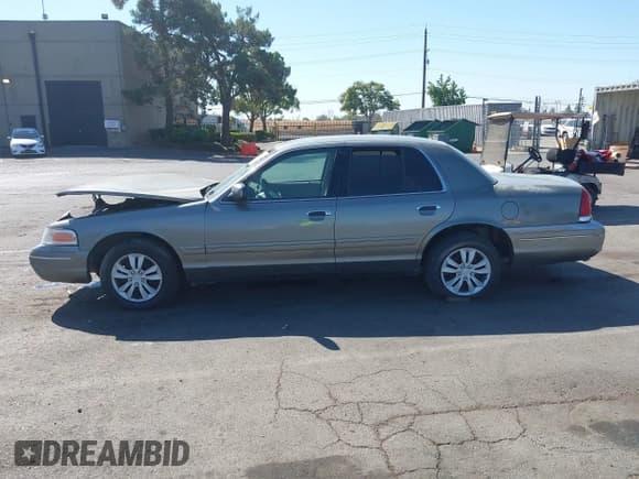 ✅ 2001 Ford Crown Victoria Police Interceptor • VIN: 2FAFP71W01X185578 • Лот: 43270262. Опубликован ранее на IAAI с пробегом 213 784 миль. Бесплатный доступ к архиву аукционных продаж из США и подробный отчёт об истории автомобиля на DreamBid. Изображение 15.