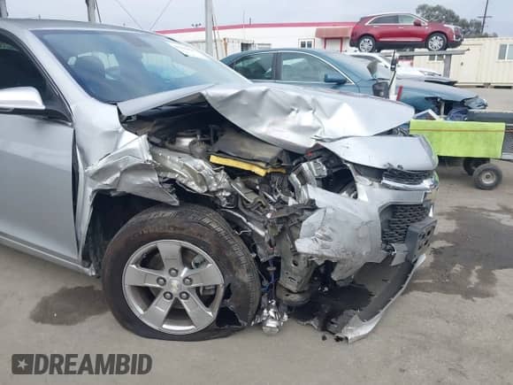 2016 Chevrolet Malibu LT z VIN 1G11C5SA2GF121773, wystawiony jako IAAI lot #43301466 z przebiegiem 100 398 mil mil oraz . Historia ofert i sprzedaży dostępna na DreamBid. Obrazek 6.