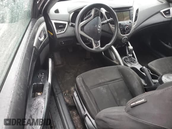 ✅ 2013 Hyundai Veloster w/Gray Int • VIN: KMHTC6AD7DU111292 • Lot: 72960784. Wystawiony na Copart z przebiegiem Nie podano. Bezpłatny archiwum sprzedaży aukcyjnych z USA i szczegółowy raport historii pojazdu na DreamBid. Zdjęcie 8.