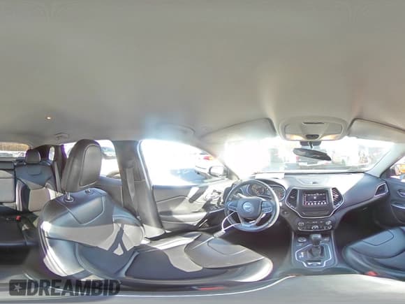 ✅ 2019 Jeep Cherokee Latitude Plus • VIN: 1C4PJMLB2KD194610 • Лот: 91384605. Опубликован ранее на Copart с пробегом 68 631 миль. Бесплатный доступ к архиву аукционных продаж из США и подробный отчёт об истории автомобиля на DreamBid. Изображение 15.