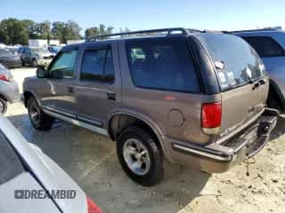 1998 Chevrolet Blazer LS z VIN 1GNCS13W7W2110142, wystawiony jako Copart lot #76282784 z przebiegiem 194 317 mil mil oraz Szkoda całkowita • Salvage title. Historia ofert i sprzedaży dostępna na DreamBid. Obrazek 2.