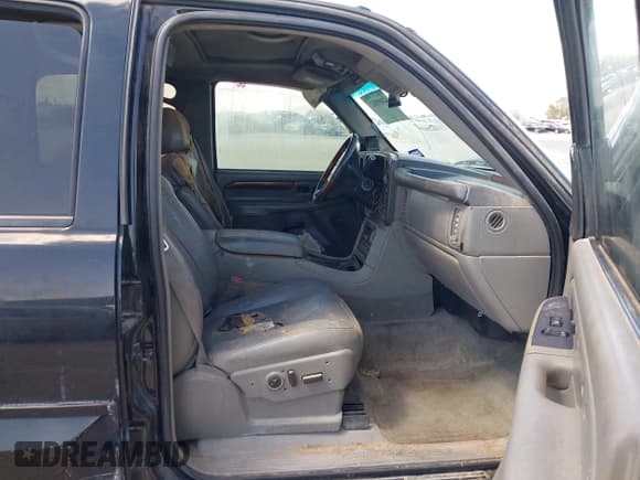 ✅ 2004 Cadillac Escalade ESV • VIN: 3GYFK66N04G170266 • Лот: 42088062. Опубликован ранее на IAAI с пробегом 279 383 миль. Бесплатный доступ к архиву аукционных продаж из США и подробный отчёт об истории автомобиля на DreamBid. Изображение 5.