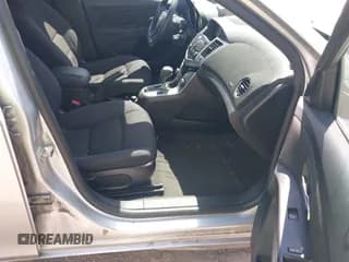 ✅ 2015 Chevrolet Cruze LT • VIN: 1G1PC5SB7F7180748 • Lot: 43118576. Wystawiony na IAAI z przebiegiem 106 511 mil. Bezpłatny archiwum sprzedaży aukcyjnych z USA i szczegółowy raport historii pojazdu na DreamBid. Zdjęcie 5.