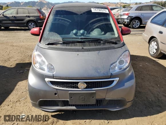 ✅ 2014 Smart fortwo Passion • VIN: WMEEJ9AA6EK792201 • Lot: 74756574. Listed on Copart with 17,282 mi. Free auction sales archive from the USA and detailed vehicle history report at DreamBid. Image 5.