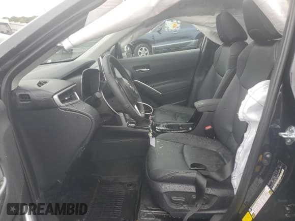 ✅ 2025 Toyota Corolla Cross XLE • VIN: 7MUDAABG5SV126262 • Лот: 60496725. Опубликован ранее на Copart с пробегом 5 438 миль. Бесплатный доступ к архиву аукционных продаж из США и подробный отчёт об истории автомобиля на DreamBid. Изображение 7.