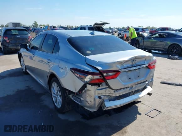 ✅ 2022 Toyota Camry LE • VIN: 4T1C11AK8NU697204 • Lot: 43405125. Listed on IAAI with 25,743 mi. Free auction sales archive from the USA and detailed vehicle history report at DreamBid. Image 3.