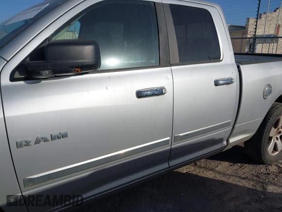 ✅ 2009 Dodge 1500 SLT • VIN: 1D3HB18P69S767526 • Lot: 41812540. Wystawiony na IAAI z przebiegiem 271 136 mil. Bezpłatny archiwum sprzedaży aukcyjnych z USA i szczegółowy raport historii pojazdu na DreamBid. Zdjęcie 18.
