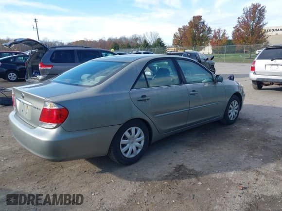 ✅ 2005 Toyota Camry LE • VIN: 4T1BE32K55U959139 • Лот: 43639488. Опубликован ранее на IAAI с пробегом 233 938 миль. Бесплатный доступ к архиву аукционных продаж из США и подробный отчёт об истории автомобиля на DreamBid. Изображение 4.