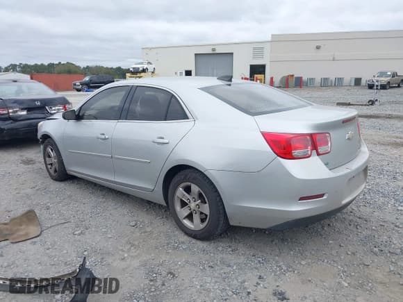 ✅ 2015 Chevrolet Malibu LS • VIN: 1G11B5SL6FF145142 • Лот: 43571369. Опубликован ранее на IAAI с пробегом 221 230 миль. Бесплатный доступ к архиву аукционных продаж из США и подробный отчёт об истории автомобиля на DreamBid. Изображение 3.