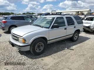 1996 Chevrolet Blazer with VIN 1GNCS13W3T2258932, listed as a Copart auction lot 72136924 with 281,793 mi miles and Non repairable. Bid and sale history available at DreamBid. Image 1.