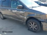 ✅ 2010 Chrysler Town & Country LX • VIN: 2A4RR2D1XAR454463 • Lot: 42747766. Wystawiony na IAAI z przebiegiem 167 700 mil. Bezpłatny archiwum sprzedaży aukcyjnych z USA i szczegółowy raport historii pojazdu na DreamBid. Zdjęcie 6.