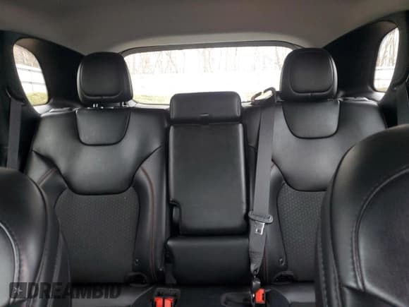 ✅ 2019 Jeep Cherokee Trailhawk Elite • VIN: 1C4PJMBX0KD431818 • Лот: 92196505. Опубликован ранее на Copart с пробегом 232 865 миль. Бесплатный доступ к архиву аукционных продаж из США и подробный отчёт об истории автомобиля на DreamBid. Изображение 10.