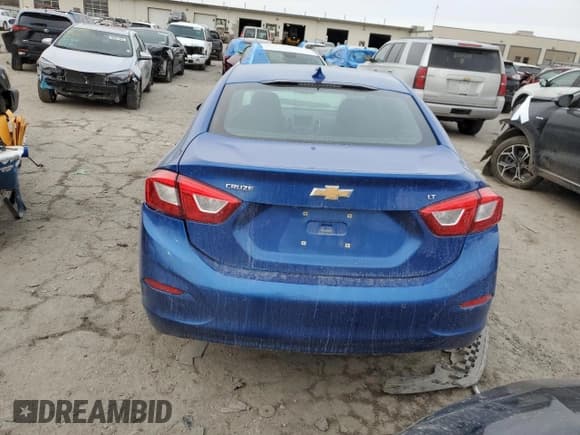 ✅ 2018 Chevrolet Cruze LT • VIN: 1G1BE5SM0J7111012 • Lot: 40078913. Listed on Copart with 98,085 mi. Free auction sales archive from the USA and detailed vehicle history report at DreamBid. Image 6.