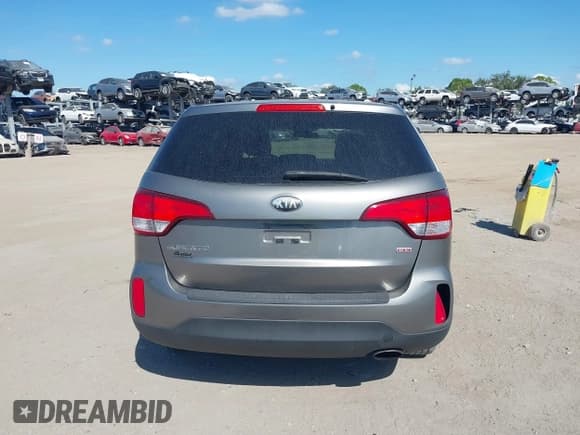 ✅ 2014 Kia Sorento LX • VIN: 5XYKT3A64EG428790 • Lot: 43568516. Listed on IAAI with 92,504 mi. Free auction sales archive from the USA and detailed vehicle history report at DreamBid. Image 16.