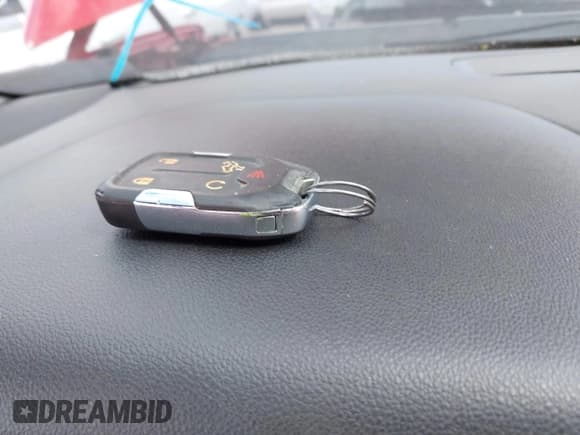 ✅ 2019 Chevrolet Silverado 1500 RST • VIN: 3GCUYEED7KG139009 • Lot: 42021583. Wystawiony na IAAI z przebiegiem 78 824 mil. Bezpłatny archiwum sprzedaży aukcyjnych z USA i szczegółowy raport historii pojazdu na DreamBid. Zdjęcie 11.