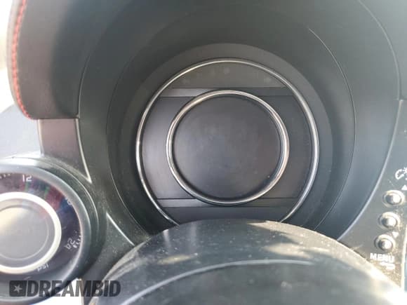 ✅ 2017 FIAT 500 Abarth • VIN: 3C3CFFFH6HT524042 • Lot: 63830245. Wystawiony na Copart z przebiegiem Nie podano. Bezpłatny archiwum sprzedaży aukcyjnych z USA i szczegółowy raport historii pojazdu na DreamBid. Zdjęcie 9.