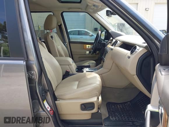 ✅ 2016 Land Rover LR4 HSE • VIN: SALAG2V68GA793988 • Lot: 42878308. Listed on IAAI with 142,738 mi. Free auction sales archive from the USA and detailed vehicle history report at DreamBid. Image 5.