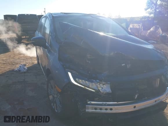 ✅ 2025 Honda Odyssey Touring • VIN: 5FNRL6H87SB051608 • Lot: 43583711. Listed on IAAI with 4,051 mi. Free auction sales archive from the USA and detailed vehicle history report at DreamBid. Image 18.