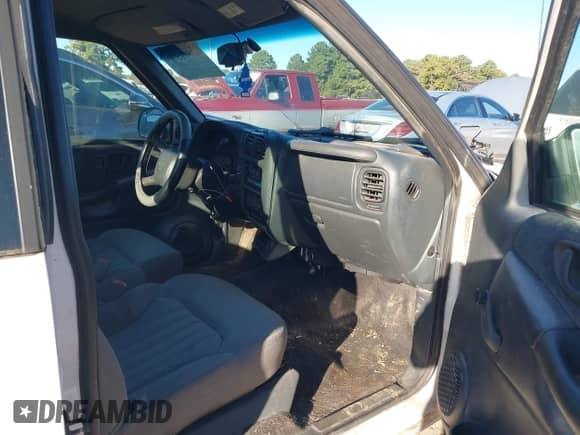 2000 Chevrolet S-10 LS with VIN 1GCCS19WXYK192015, listed as a IAAI auction lot 43599930 with 450,163 mi miles and . Bid and sale history available at DreamBid. Image 5.