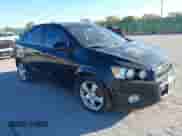 2012 Chevrolet Sonic LTZ z VIN 1G1JE5SHXC4102790, wystawiony jako IAAI lot #43554966 z przebiegiem 184 031 mil mil oraz . Historia ofert i sprzedaży dostępna na DreamBid. Obrazek 1.