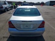 ✅ 2002 Mercedes-Benz C 230/260/280/320 • VIN: WDBRF61J62F233802 • Lot: 42574637. Wystawiony na IAAI z przebiegiem 238 810 mil. Bezpłatny archiwum sprzedaży aukcyjnych z USA i szczegółowy raport historii pojazdu na DreamBid. Zdjęcie 16.
