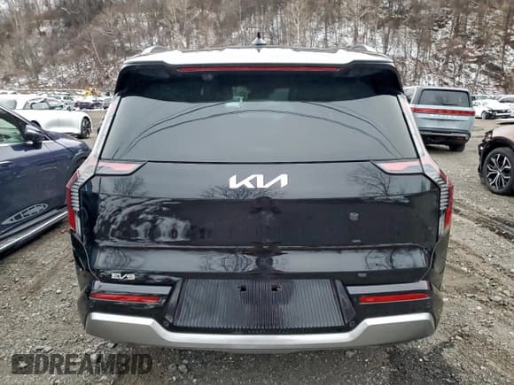 ✅ 2024 Kia EV9 Land • VIN: KNDADFS57R6042051 • Лот: 96032575. Опубликован ранее на Copart с пробегом 8 705 миль. Бесплатный доступ к архиву аукционных продаж из США и подробный отчёт об истории автомобиля на DreamBid. Изображение 6.