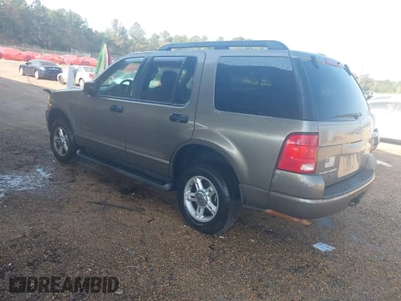 ✅ 2005 Ford Explorer XLT • VIN: 1FMZU63K35UA40466 • Lot: 43252678. Wystawiony na IAAI z przebiegiem 133 282 mil. Bezpłatny archiwum sprzedaży aukcyjnych z USA i szczegółowy raport historii pojazdu na DreamBid. Zdjęcie 3.