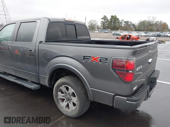✅ 2011 Ford F-150 XLT • VIN: 1FTFW1CT3BKD40254 • Лот: 43780868. Опубликован ранее на IAAI с пробегом 327 418 миль. Бесплатный доступ к архиву аукционных продаж из США и подробный отчёт об истории автомобиля на DreamBid. Изображение 3.