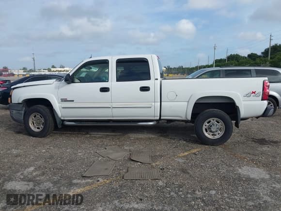 ✅ 2005 Chevrolet Silverado 2500HD LT • VIN: 1GCHK23255F837613 • Lot: 40803737. Wystawiony na IAAI z przebiegiem 166 626 mil. Bezpłatny archiwum sprzedaży aukcyjnych z USA i szczegółowy raport historii pojazdu na DreamBid. Zdjęcie 14.