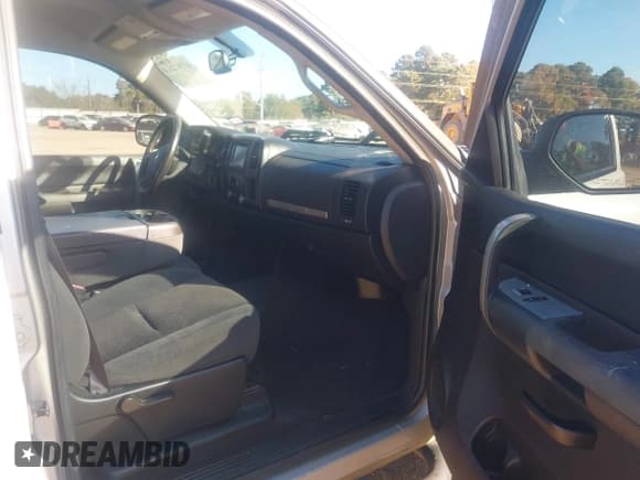 ✅ 2007 Chevrolet Silverado 1500 1LT • VIN: 2GCEC13J871688674 • Lot: 43707213. Wystawiony na IAAI z przebiegiem 293 504 mil. Bezpłatny archiwum sprzedaży aukcyjnych z USA i szczegółowy raport historii pojazdu na DreamBid. Zdjęcie 5.