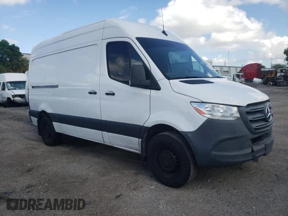 ✅ 2020 Mercedes-Benz Sprinter • VIN: W1W4EBHY6LT031317 • Lot: 50560043. Listed on Copart with 51,061 mi. Free auction sales archive from the USA and detailed vehicle history report at DreamBid. Image 4.