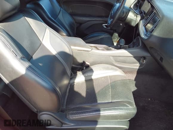 ✅ 2018 Dodge Challenger SXT • VIN: 2C3CDZAG4JH111721 • Lot: 42351157. Listed on IAAI with 131,924 mi. Free auction sales archive from the USA and detailed vehicle history report at DreamBid. Image 5.