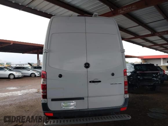✅ 2015 Mercedes-Benz Sprinter Cargo EXT • VIN: WD3PE8DBXFP136415 • Lot: 43326501. Wystawiony na IAAI z przebiegiem 245 622 mil. Bezpłatny archiwum sprzedaży aukcyjnych z USA i szczegółowy raport historii pojazdu na DreamBid. Zdjęcie 16.