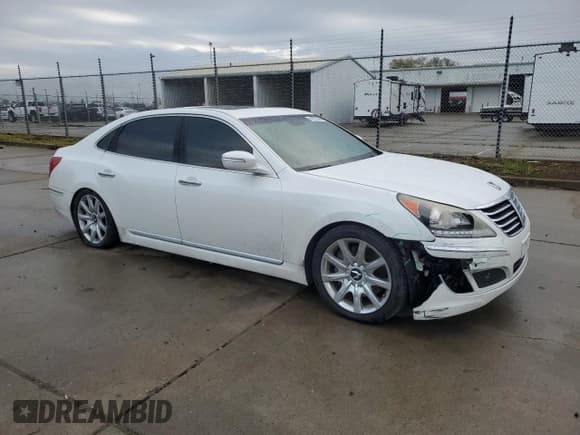 ✅ 2013 Hyundai Equus Signature • VIN: KMHGH4JH5DU064421 • Lot: 49272045. Listed on Copart with 129,449 mi. Free auction sales archive from the USA and detailed vehicle history report at DreamBid. Image 4.