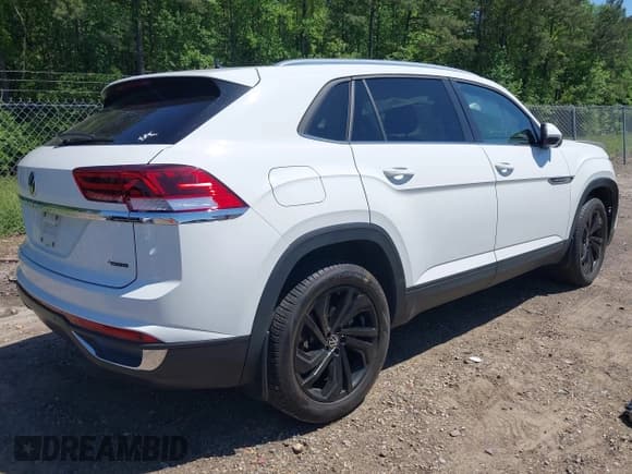 ✅ 2023 Volkswagen Atlas SE • VIN: 1V2KC2CA2PC220778 • Lot: 42136136. Listed on IAAI with 30,370 mi. Free auction sales archive from the USA and detailed vehicle history report at DreamBid. Image 4.