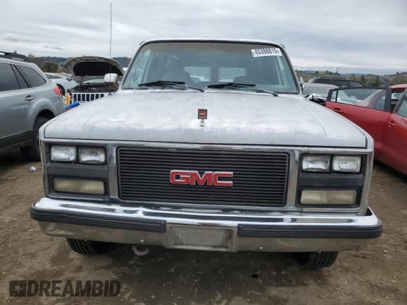 ✅ 1990 GMC Suburban • VIN: 1GKGR26N7LF537148 • Lot: 45388815. Wystawiony na Copart z przebiegiem 265 951 mil. Bezpłatny archiwum sprzedaży aukcyjnych z USA i szczegółowy raport historii pojazdu na DreamBid. Zdjęcie 5.