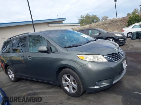 ✅ 2013 Toyota Sienna LE AAS • VIN: 5TDKK3DCXDS285852 • Lot: 43648576. Listed on IAAI with 136,835 mi. Free auction sales archive from the USA and detailed vehicle history report at DreamBid. Image 14.