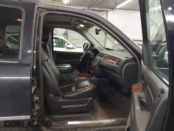 ✅ 2012 Chevrolet Suburban LTZ • VIN: 1GNSKKE78CR239310 • Лот: 41976511. Опубликован ранее на IAAI с пробегом 243 504 миль. Бесплатный доступ к архиву аукционных продаж из США и подробный отчёт об истории автомобиля на DreamBid. Изображение 5.