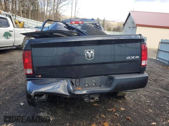 2019 Ram 1500 Express z VIN 1C6RR7FG2KS632409, wystawiony jako Copart lot #46122245 z przebiegiem Nie podano mil oraz Szkoda całkowita • Salvage title. Historia ofert i sprzedaży dostępna na DreamBid. Obrazek 6.