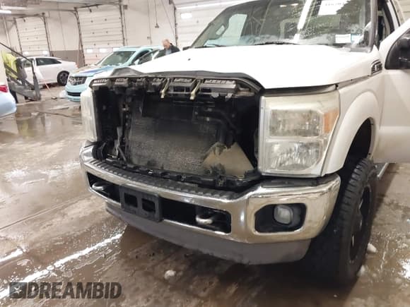 ✅ 2012 Ford F-250 XL • VIN: 1FT7X2B62CEA33077 • Lot: 41620468. Wystawiony na IAAI z przebiegiem 253 233 mil. Bezpłatny archiwum sprzedaży aukcyjnych z USA i szczegółowy raport historii pojazdu na DreamBid. Zdjęcie 6.