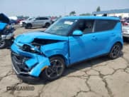 ✅ 2025 Kia Soul EX • VIN: KNDJ33AU1S7259427 • Lot: 66819385. Wystawiony na Copart z przebiegiem 5 385 mil. Bezpłatny archiwum sprzedaży aukcyjnych z USA i szczegółowy raport historii pojazdu na DreamBid. Zdjęcie 1.