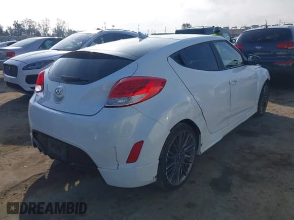 ✅ 2013 Hyundai Veloster w/Black Int • VIN: KMHTC6AD4DU153855 • Lot: 41589006. Wystawiony na IAAI z przebiegiem 106 161 mil. Bezpłatny archiwum sprzedaży aukcyjnych z USA i szczegółowy raport historii pojazdu na DreamBid. Zdjęcie 4.