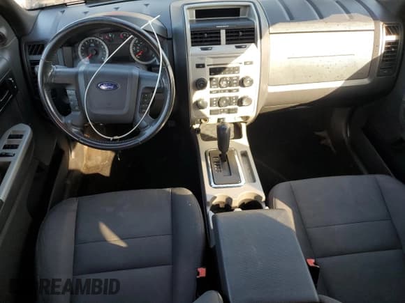 ✅ 2011 Ford Escape XLT • VIN: 1FMCU0D75BKA26704 • Lot: 84446025. Wystawiony na Copart z przebiegiem 253 540 mil. Bezpłatny archiwum sprzedaży aukcyjnych z USA i szczegółowy raport historii pojazdu na DreamBid. Zdjęcie 8.