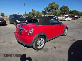 ✅ 2014 MINI Roadster • VIN: WMWSY1C58ET625652 • Lot: 89926545. Wystawiony na Copart z przebiegiem 60 227 mil. Bezpłatny archiwum sprzedaży aukcyjnych z USA i szczegółowy raport historii pojazdu na DreamBid. Zdjęcie 4.